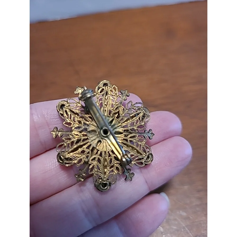 Vintage Gold Tone And‎ Emerald Star Burst Brooch 1.5